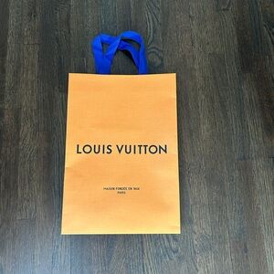 Like new! Louis Vuitton shopping bag!